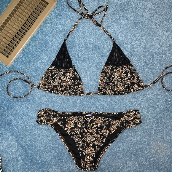 Bikini set - Picture 1 of 4